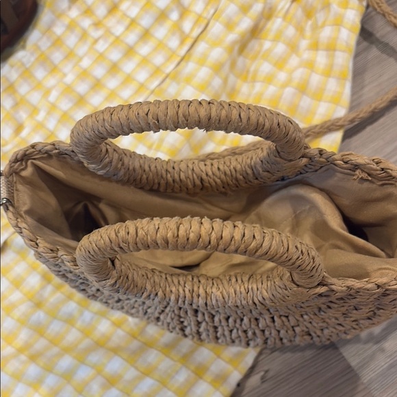 Elegant Tan Straw Woven Crossbody Bag - Picture 4 of 5